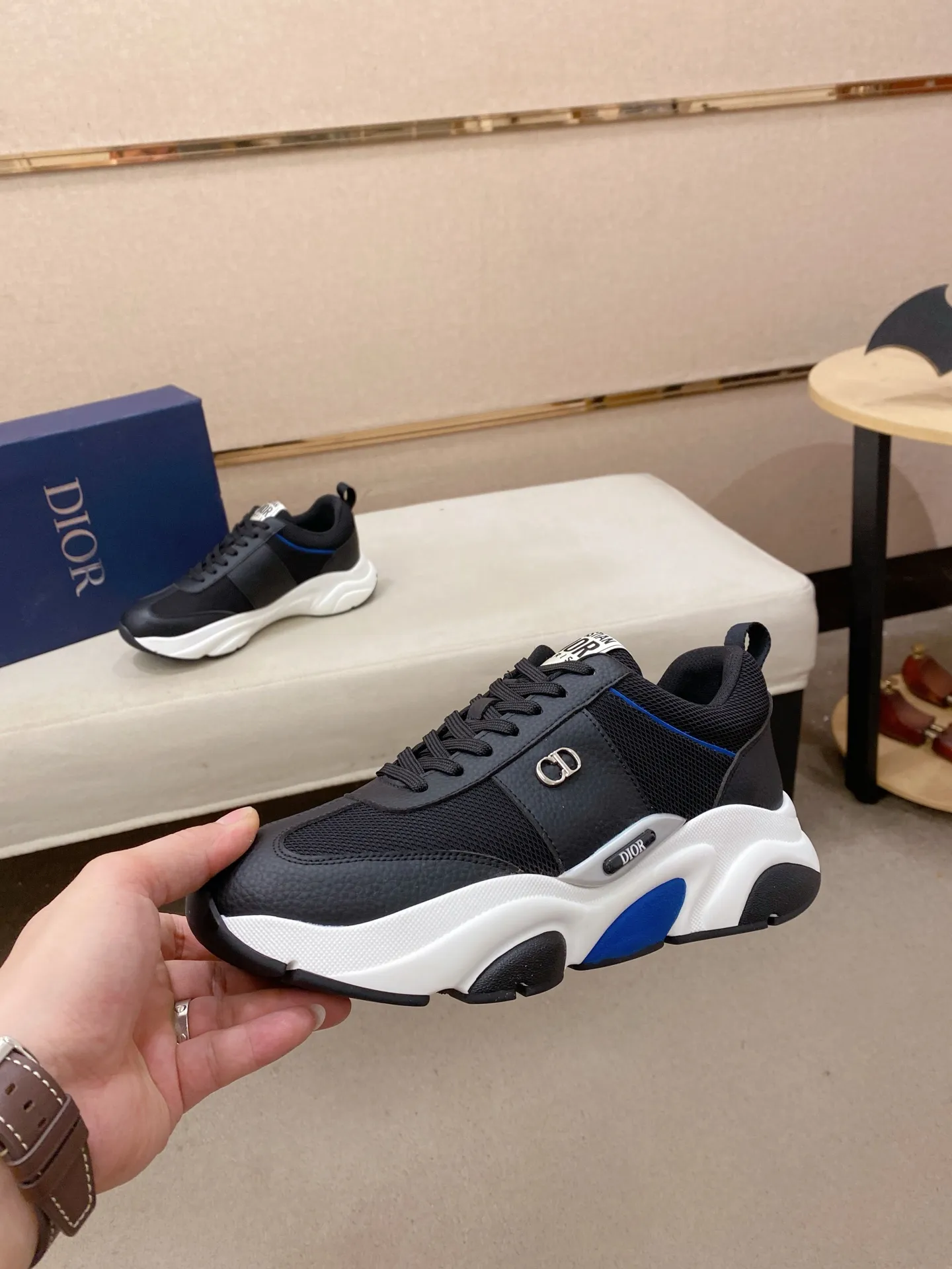 Men's shoes💰 462💰🇮🇹🇮🇹Dior d The new model is on sale at the same time at the counter. The upper 🇮🇹 is imported Italian first-layer cowhide, and the lining is fully imported sheepskin 💪💪. It is a complete 1⃣️ to 1⃣️ replica 🇮🇹💪💪, ⚠ Sole: The original sole is specially provided by the original factory. The exclusive movable molded sole is super comfortable. ⚠Original factory single goods, 🔍🔍high quality, you can enter and leave the counter at will, welcome to compare⚠. Code number: 38-44. Can be customized 45-46.